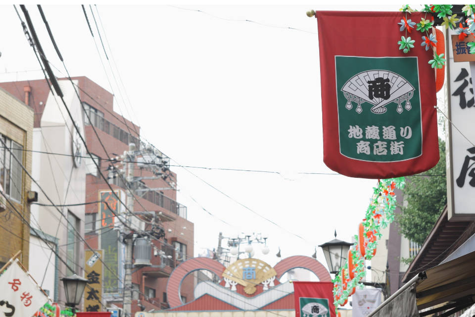 Jasa Desain Banner 99% Gagal! 5 Dosa Desain Ini Bikin Banner Anda Jadi ‘Sampah Visual’ yang Diabaikan!