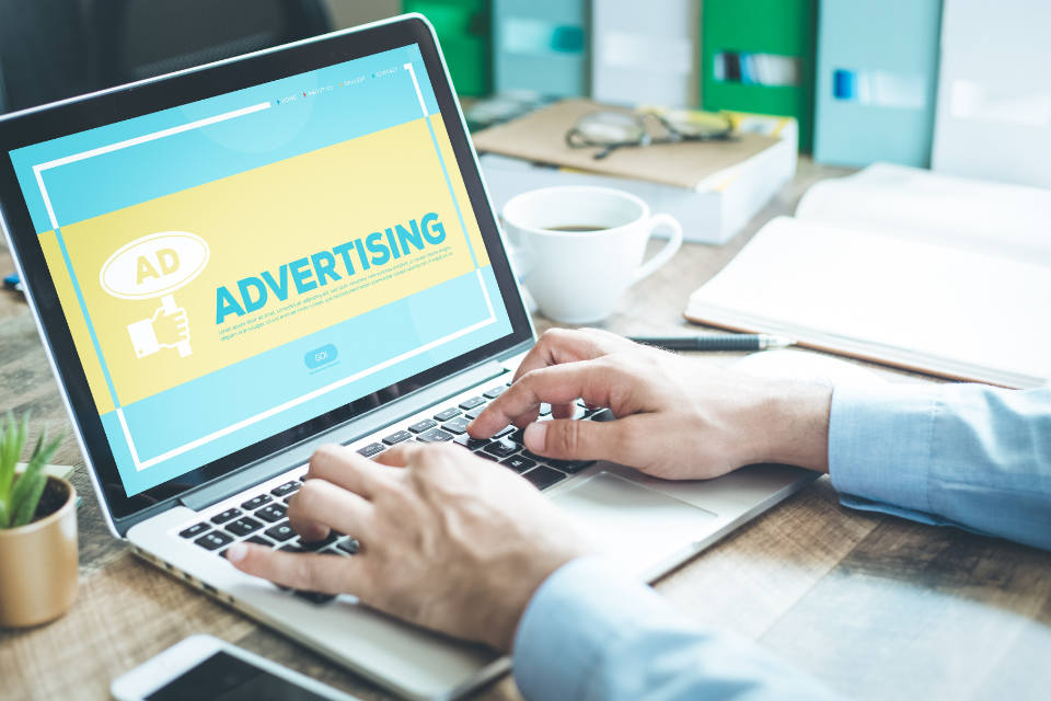 Jasa Desain Grafis Iklan Sudah ‘Bakar Duit’ Jutaan tapi Gak Ada yang Klik Ini 5 Biang Kerok di Desain Anda!