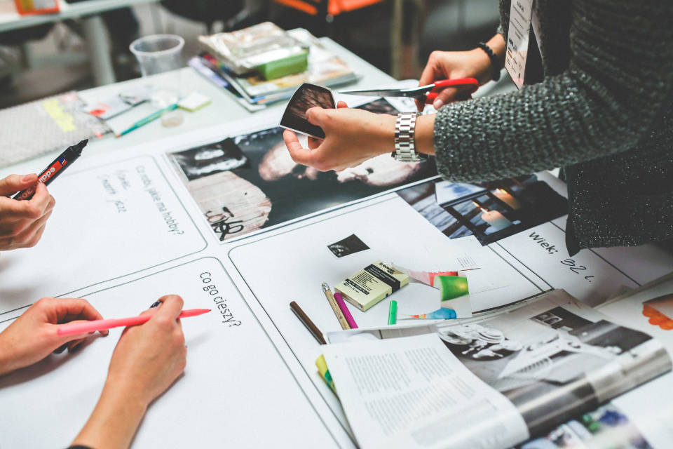 Kenapa Jasa Desain Grafis Jakarta Lokal Sering Menawarkan Keseragaman